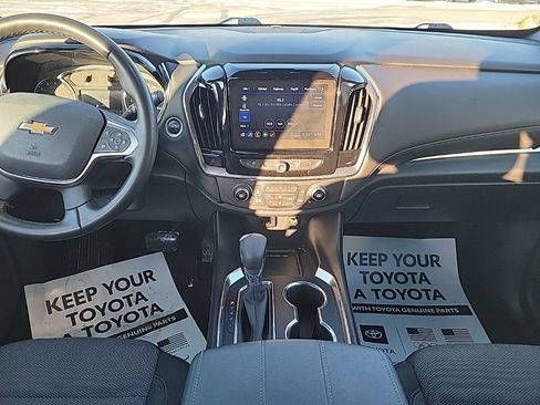 Used 2023 Chevrolet Traverse LT image 9
