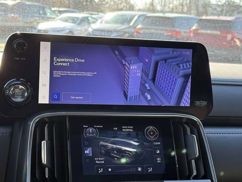 Used 2024 Lexus LX 600 4WD w/ Luxury Package image 10