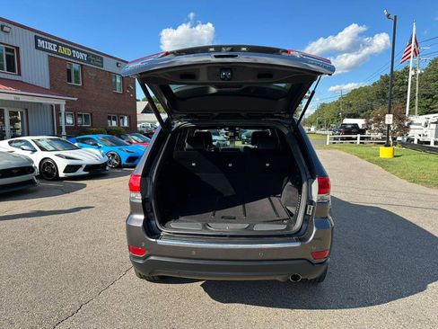 Used 2017 Jeep Grand Cherokee Limited image 28