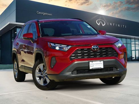 Used 2023 Toyota RAV4 XLE image 1