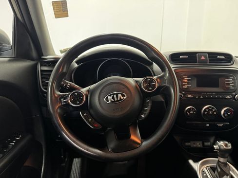 Used 2016 Kia Soul FWD image 4