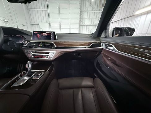 Used 2020 BMW 745e xDrive image 48