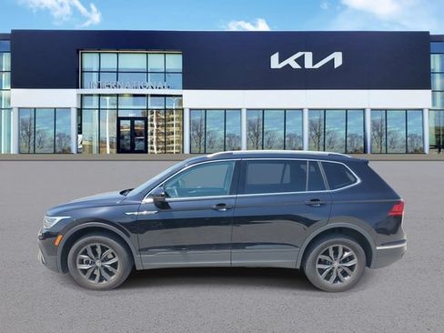 Used 2022 Volkswagen Tiguan SE AWD/4WD image 4