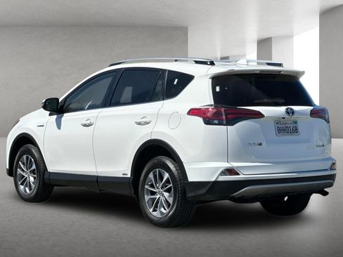 Used 2018 Toyota RAV4 LE w/ Carpet Mat Package AWD/4WD image 6