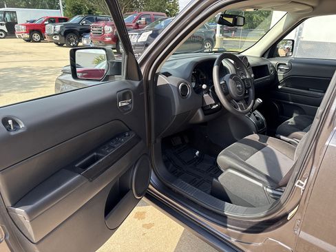 Used 2017 Jeep Patriot Sport w/ Power Value Group FWD image 10