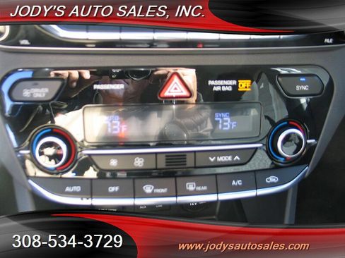 Used 2019 Hyundai Ioniq Plug-In Hybrid image 19