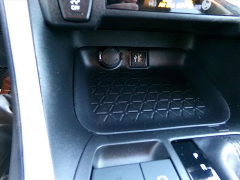 Used 2025 Toyota RAV4 LE image 28