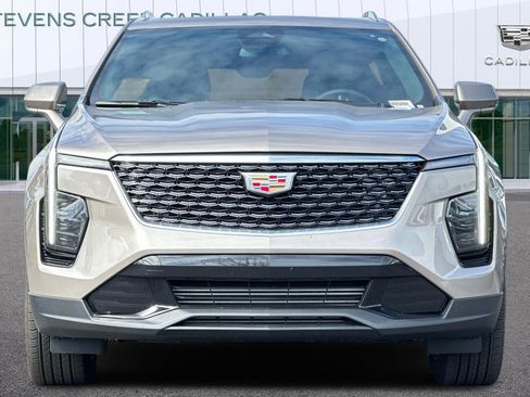 Used 2024 Cadillac XT4 Premium Luxury image 8