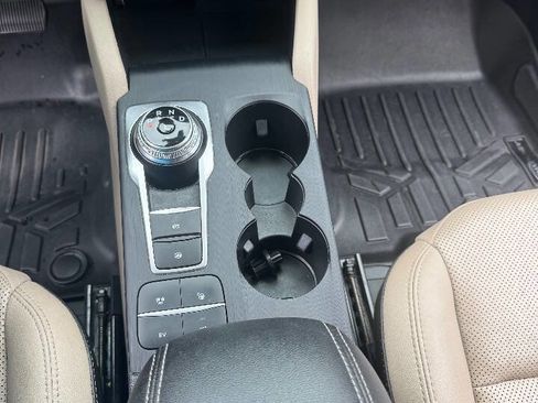 Used 2021 Ford Escape Titanium image 9