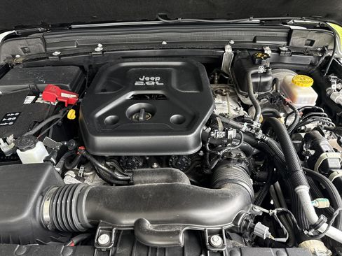 Used 2020 Jeep Wrangler Unlimited Sahara image 31