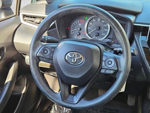 Used 2020 Toyota Corolla LE image 11