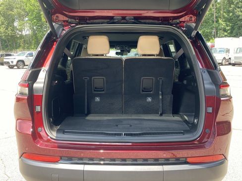 Used 2024 Jeep Grand Cherokee L Limited w/ Luxury Tech Group II RWD image 6