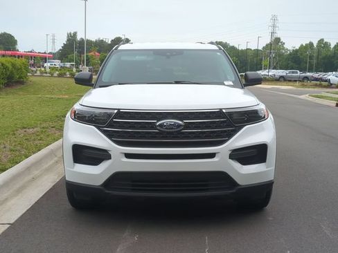 Used 2023 Ford Explorer XLT AWD/4WD image 16