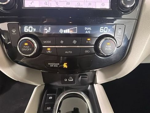 Used 2022 Nissan Rogue Sport SL AWD/4WD image 23