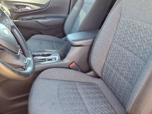 Used 2023 Chevrolet Equinox LT image 3