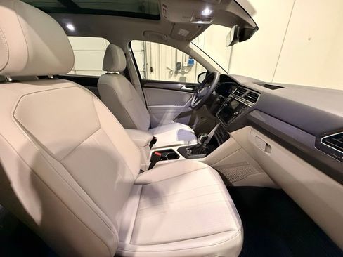 Used 2022 Volkswagen Tiguan SE image 28