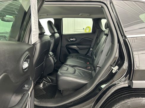Used 2019 Jeep Cherokee Limited AWD/4WD image 28