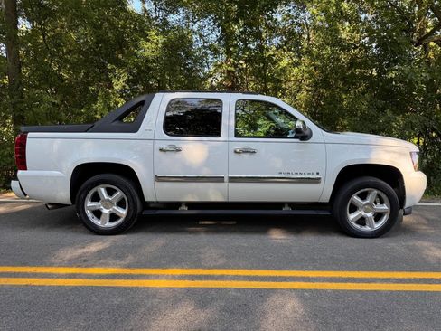 Used 2008 Chevrolet Avalanche LTZ w/ LTZ Preferred Equipment Group image 6