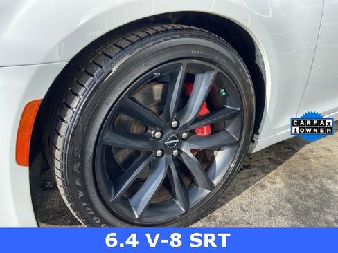 Used 2023 Chrysler 300 C image 7