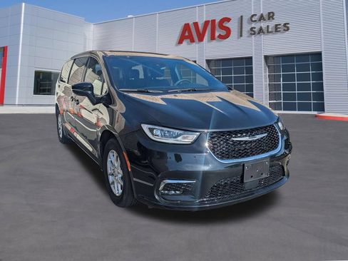 Used 2025 Chrysler Pacifica Select FWD image 3