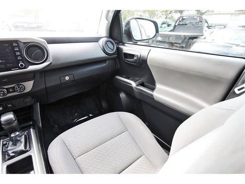 Used 2020 Toyota Tacoma SR5 image 9