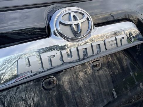 Used 2019 Toyota 4Runner Limited image 9