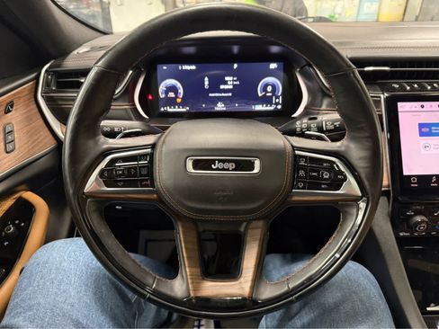 Used 2021 Jeep Grand Cherokee L Summit w/ Luxury Tech Group V image 13