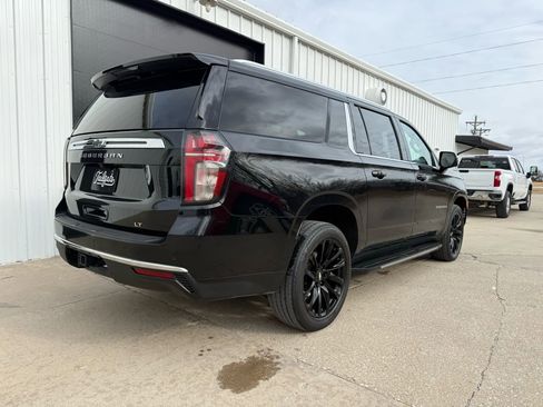 Used 2021 Chevrolet Suburban LT w/ LT Signature Package image 7