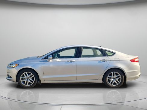 Used 2014 Ford Fusion SE w/ Equipment Group 202A image 2