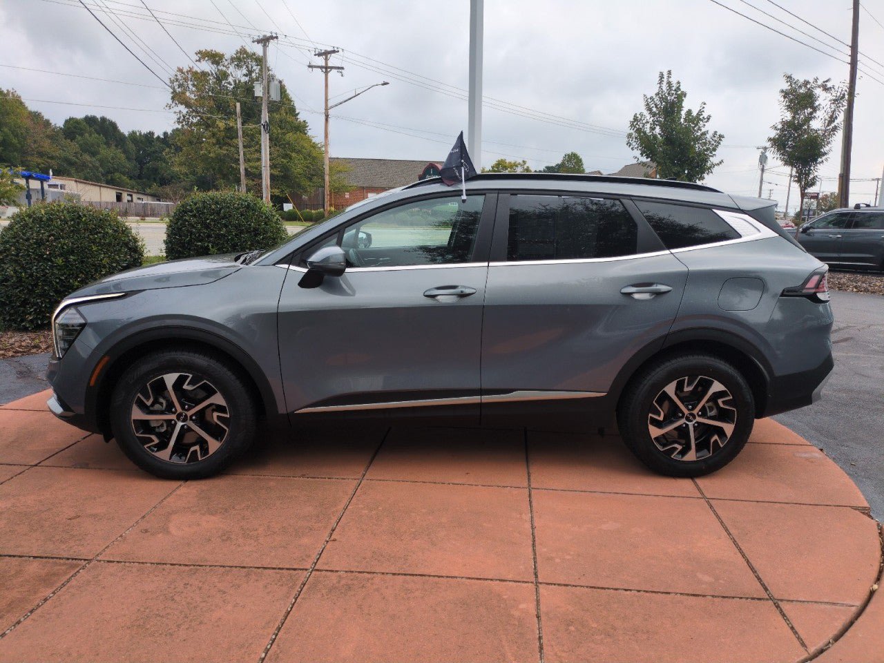 Certified 2025 Kia Sportage EX w/ Premium Package AWD/4WD image 4