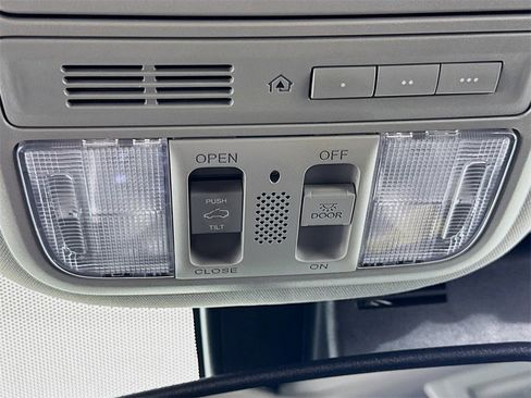 Used 2016 Honda Pilot Touring image 19