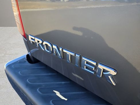 Used 2017 Nissan Frontier SV image 11