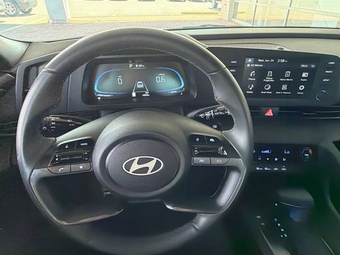 Used 2025 Hyundai Elantra Sport FWD image 23