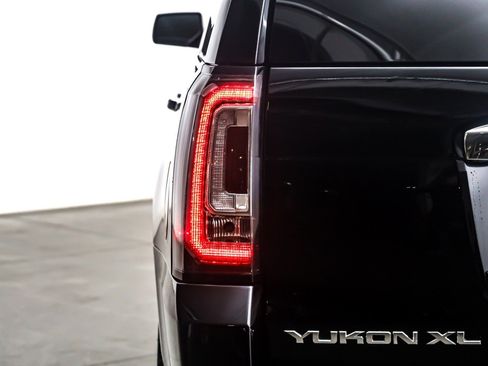 Used 2020 GMC Yukon XL Denali w/ Denali Premium Package image 15