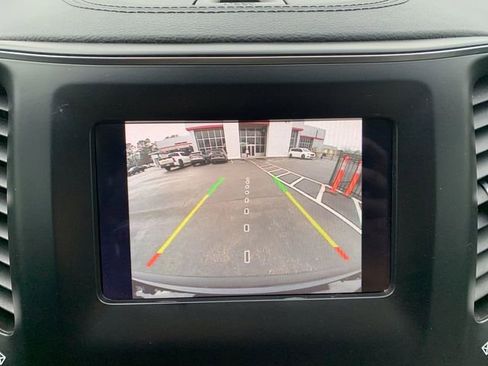 Used 2020 Jeep Cherokee Latitude Plus image 22