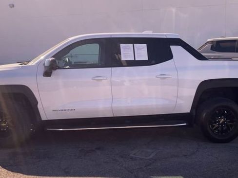 Certified 2026 Chevrolet Silverado EV LT image 5