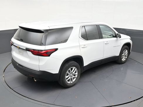 Used 2023 Chevrolet Traverse LS FWD image 15