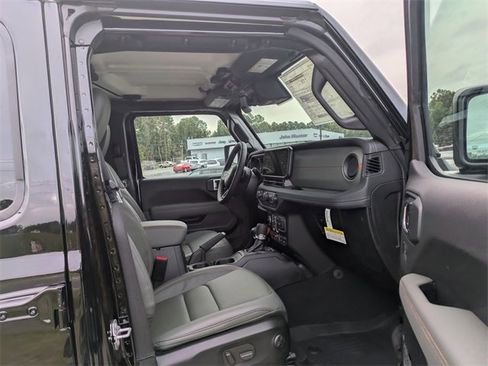 New 2025 Jeep Gladiator Mojave w/ Convenience Group image 32