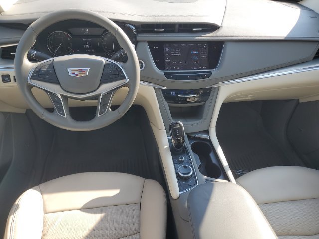 Certified 2020 Cadillac XT5 Premium Luxury w/ LPO, Floor Liner Package AWD/4WD image 11