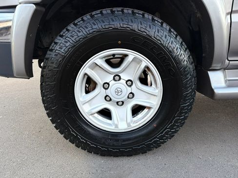 Used 2002 Toyota 4Runner SR5 AWD/4WD image 30