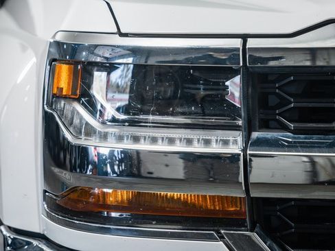 Used 2018 Chevrolet Silverado 1500 LT w/ LT Eassist Package image 15