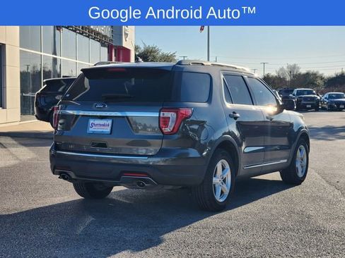 Used 2018 Ford Explorer XLT w/ Equipment Group 202A image 4