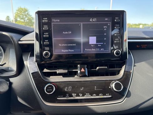 Used 2020 Toyota Corolla LE FWD image 13