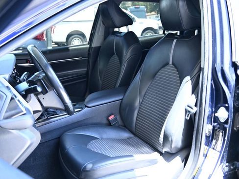 Used 2022 Toyota Camry SE w/ Carpet Mat Package (TMS) FWD image 11