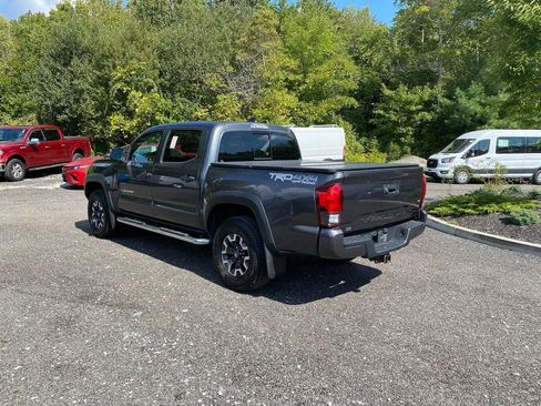 Used 2018 Toyota Tacoma TRD Off-Road w/ Technology Package image 8