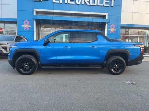 Used 2026 Chevrolet Silverado EV LT AWD/4WD image 3
