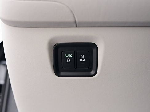 Used 2025 Porsche Cayenne GTS image 61