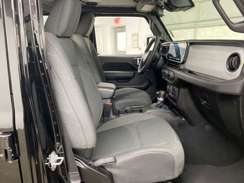 Used 2025 Jeep Wrangler Unlimited Sport AWD/4WD image 18