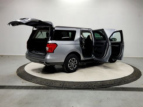 Used 2024 Ford Expedition Max XLT image 15