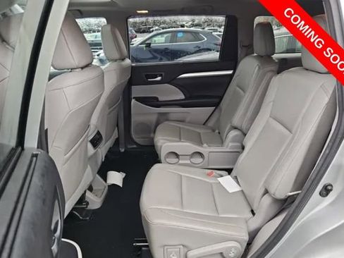 Used 2018 Toyota Highlander XLE image 11